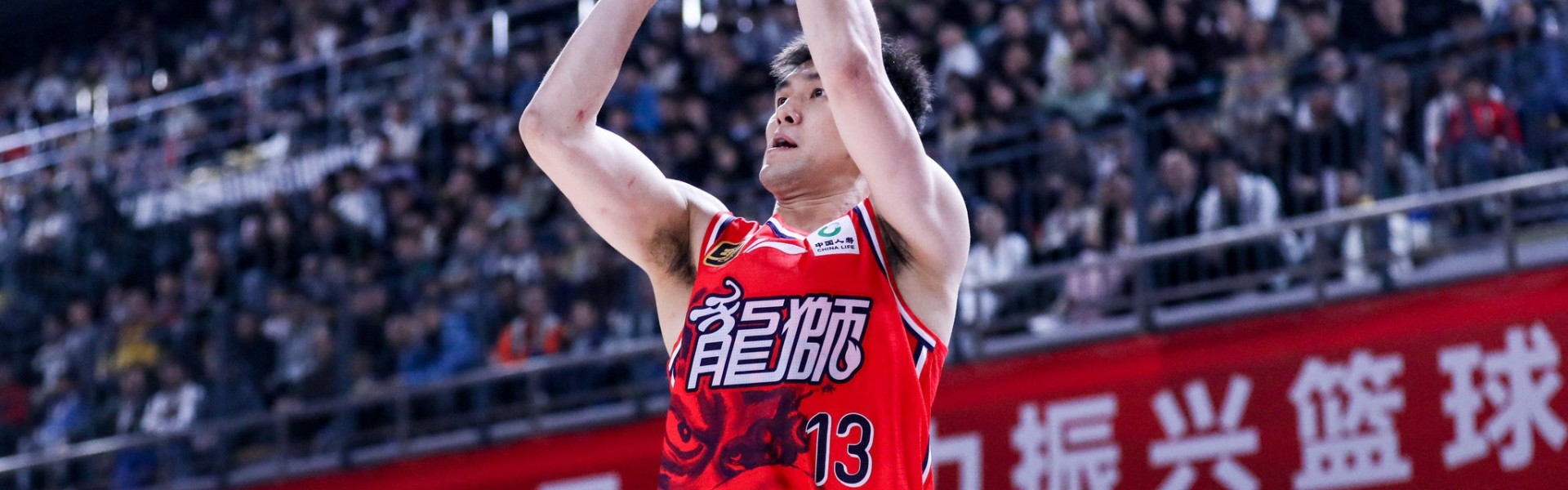 郭艾伦：FIBA比赛这个球太滑了 跟联赛用球的手感不一样